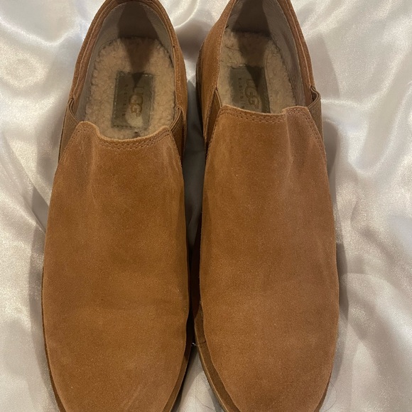 UGGS - Picture 3 of 3